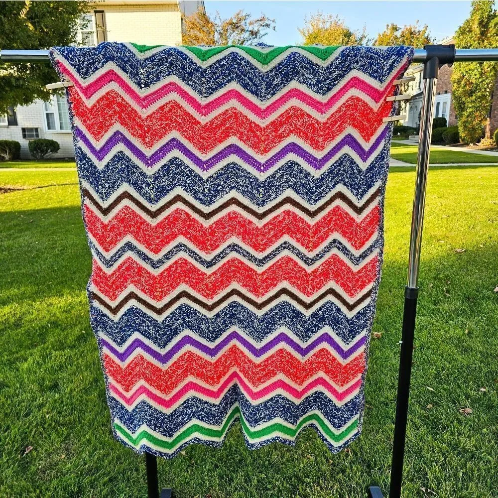 VTG Zig Zag Chevron Handmade Multicolored Wool Afghan Sofa Throw.